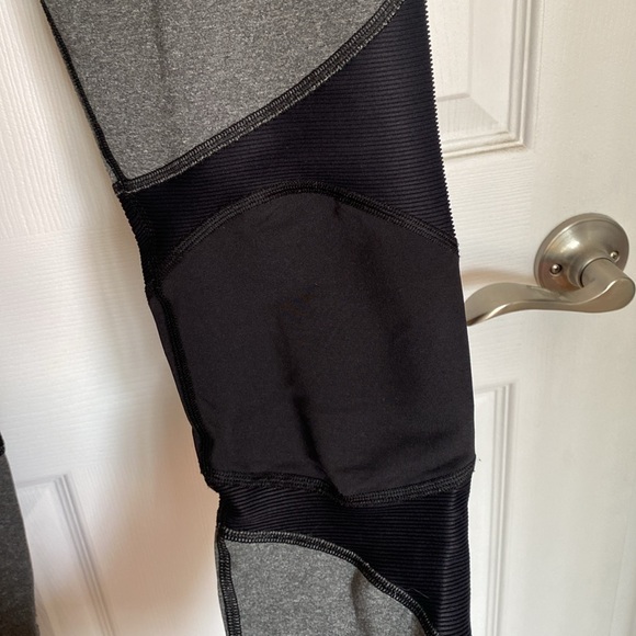 MICHI Moto Panel Zip Leggings, heather gray and black - Picture 7 of 7